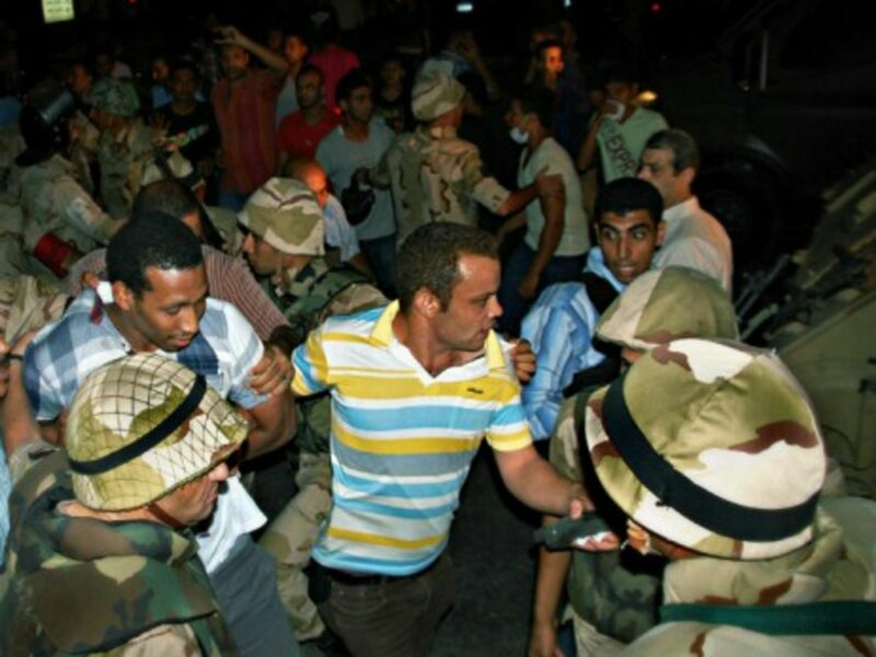 Morsi supporters clash with security forces in Cairo