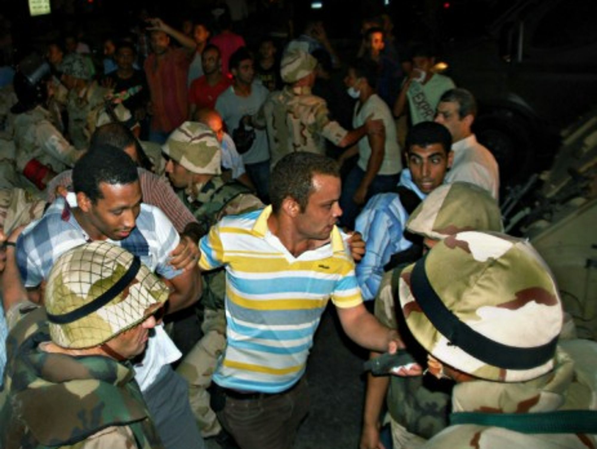 Morsi supporters clash with security forces in Cairo