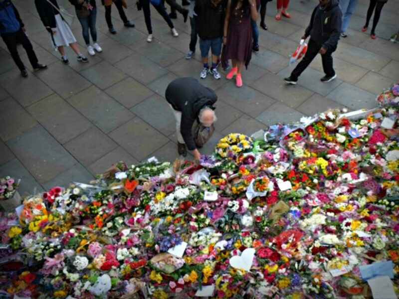 Mourning at London Bridge