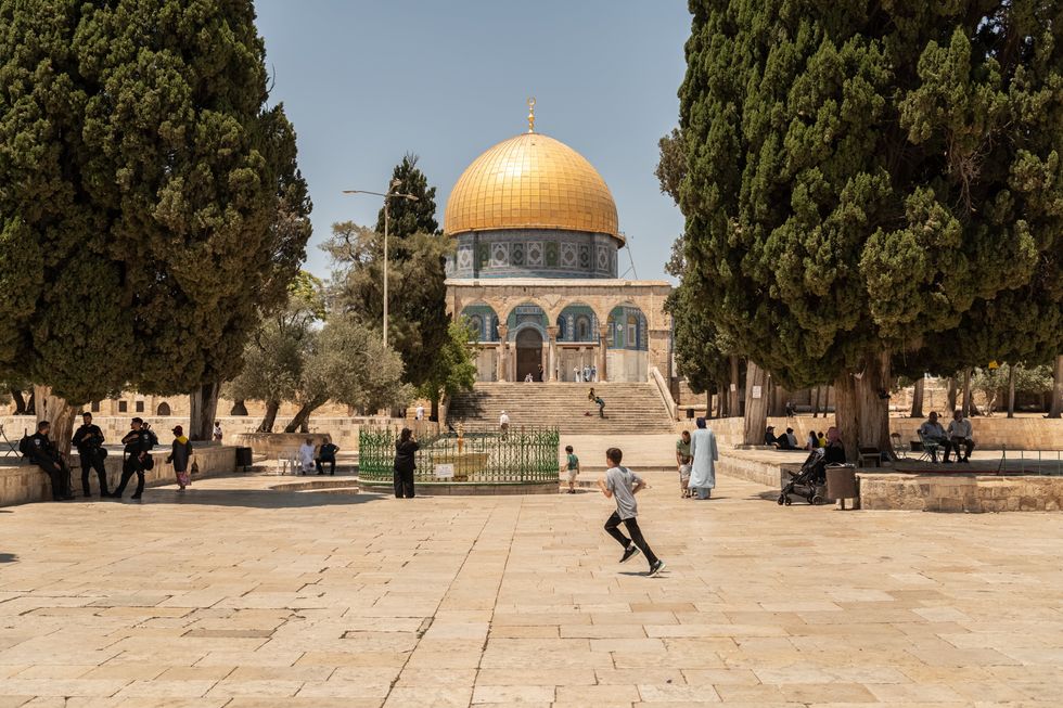 Muslim worshippers, tourists and Israeli soldiers in front of the Dome of the Rock.