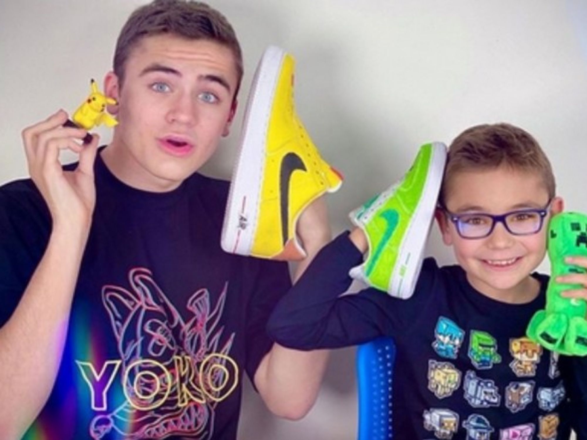 Neo & Swann, two young popular French YouTubers