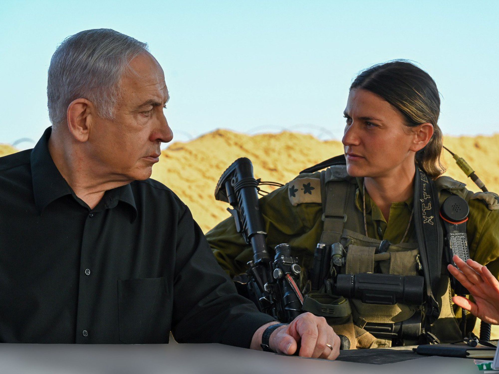 Netanyahu and a female soldier