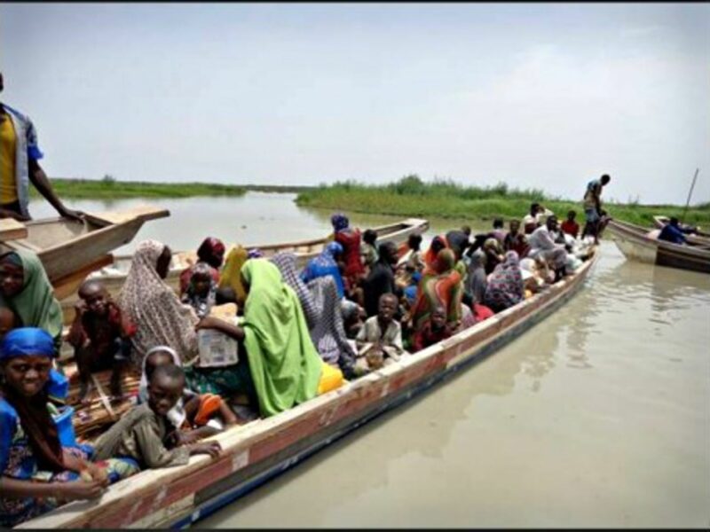 Nigerian refugees fleeing on Lake Chad