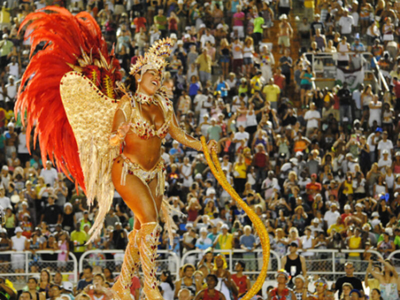 No shortage of sequins and feathers (Leandro's World Tour)