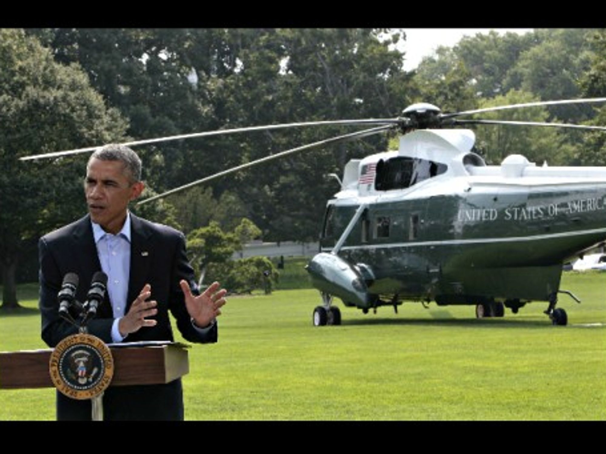 Obama's speaks from the White House lawn about Iraq, before leaving for vacation.