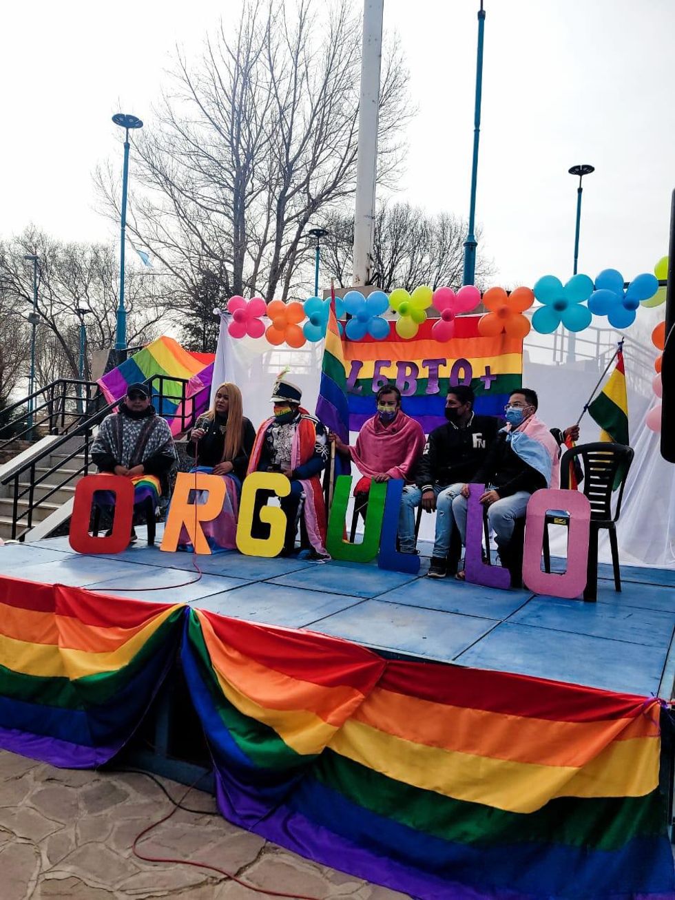 "Orgullo" means pride in Spanish