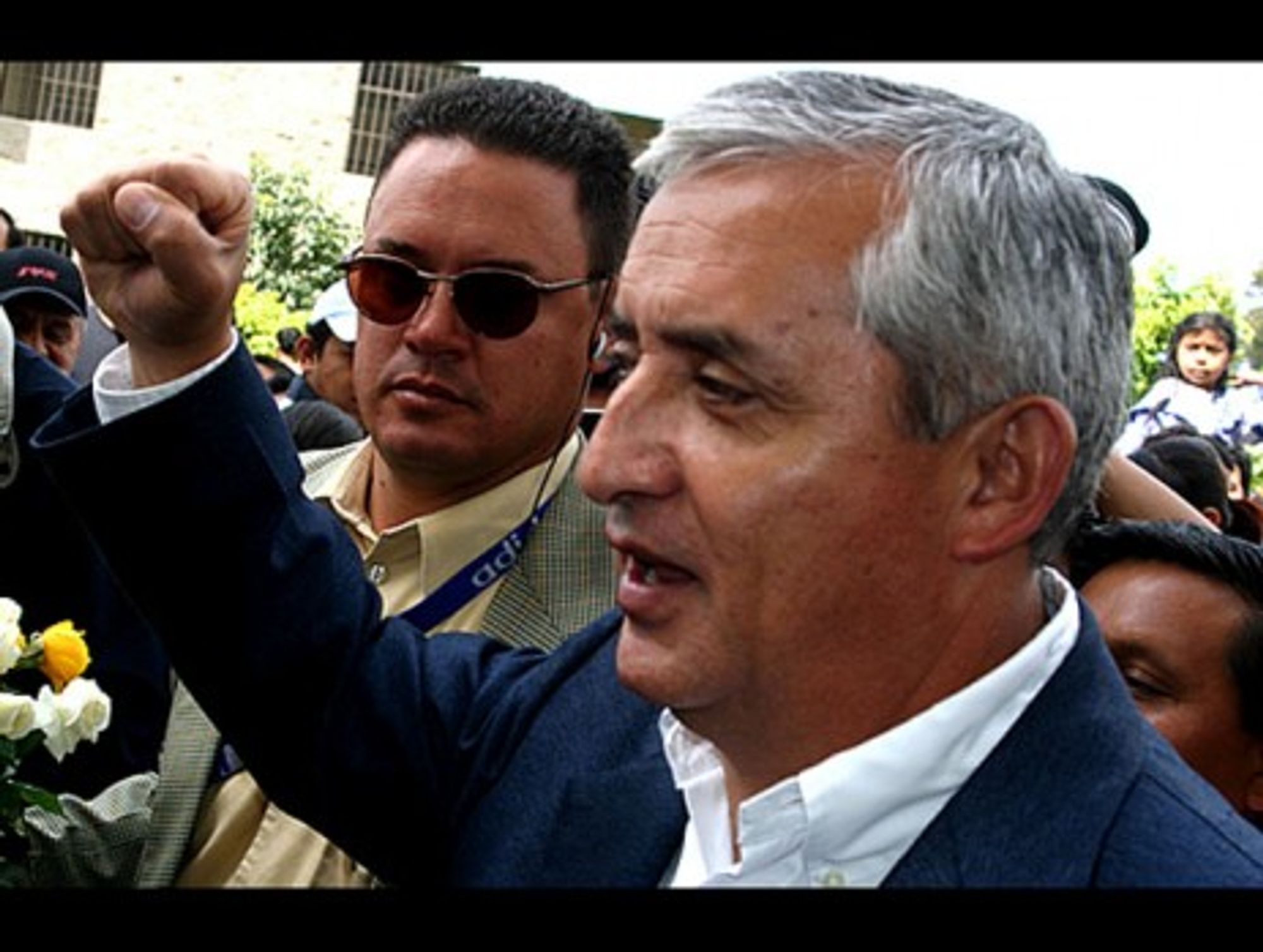 Otto Pérez Molina in 2007, raising his hand in his party's 'iron fist' salute. (Surizar)