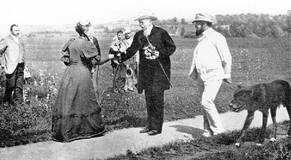 Otto von Bismarckas walking with his personal physician Dr. Ernst Schweninger in August 1893