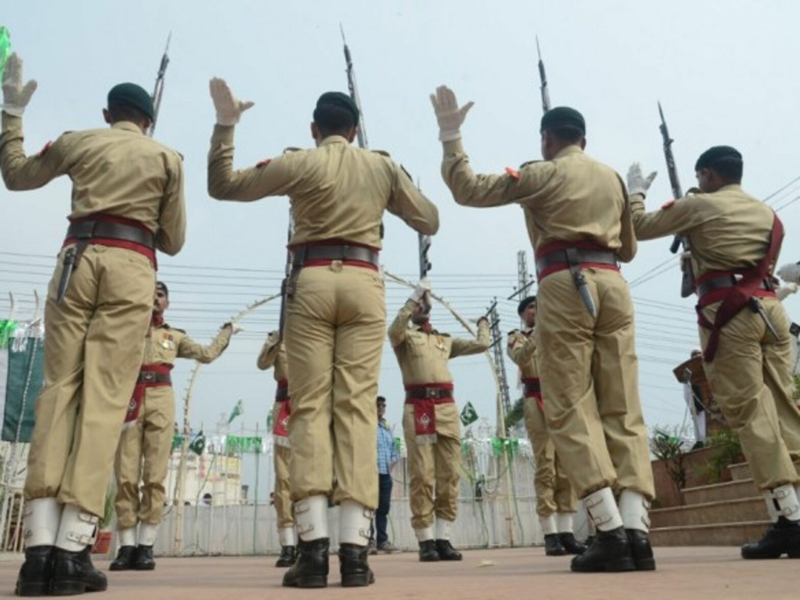 Pakistani soldiers honor martyrs earlier this month