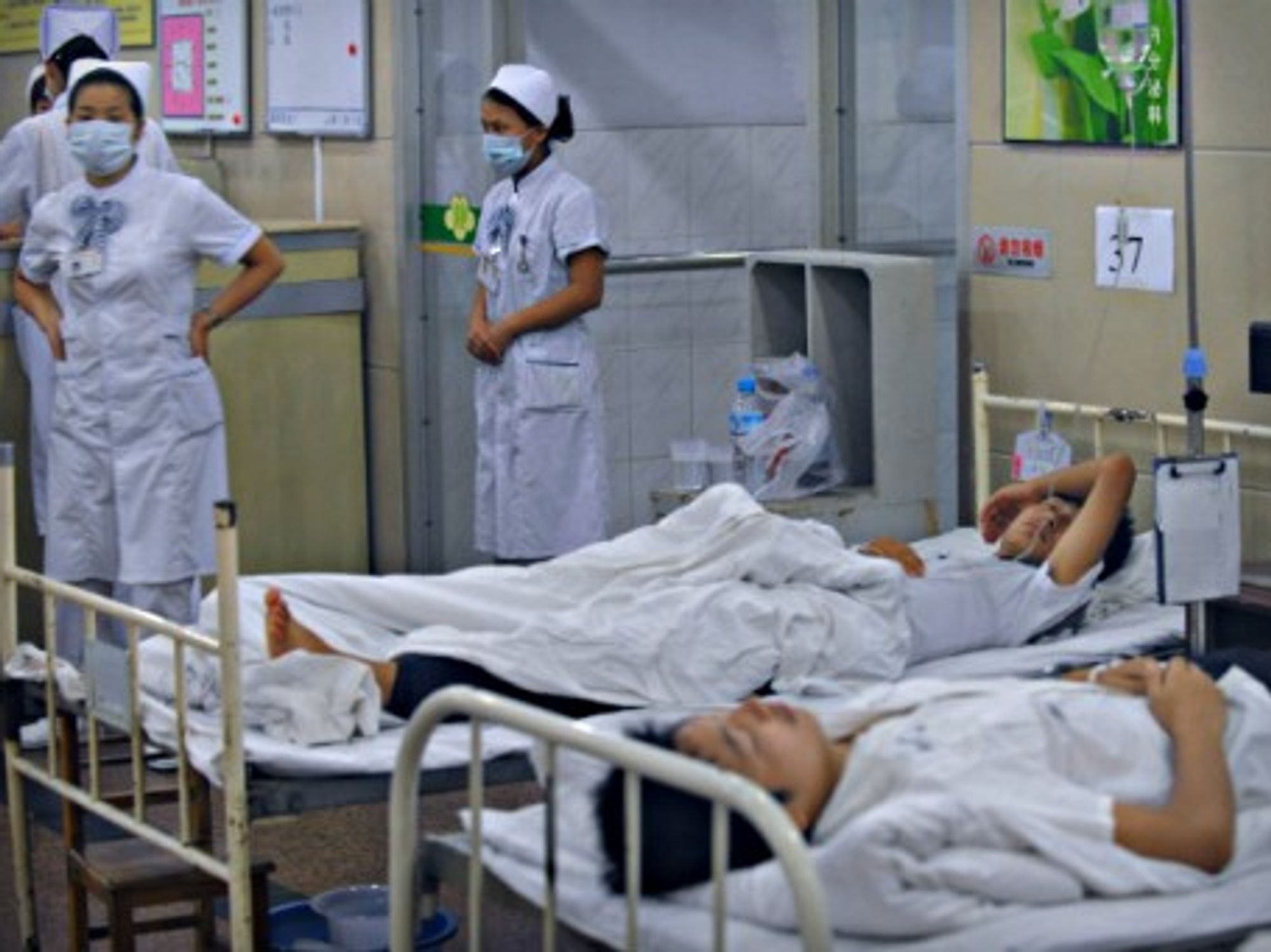 Patients and medical staff at a Zhenghzou hospital