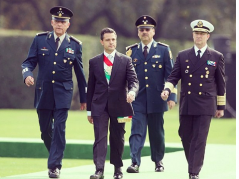 PeÃ±a Nieto last week with his top military officers