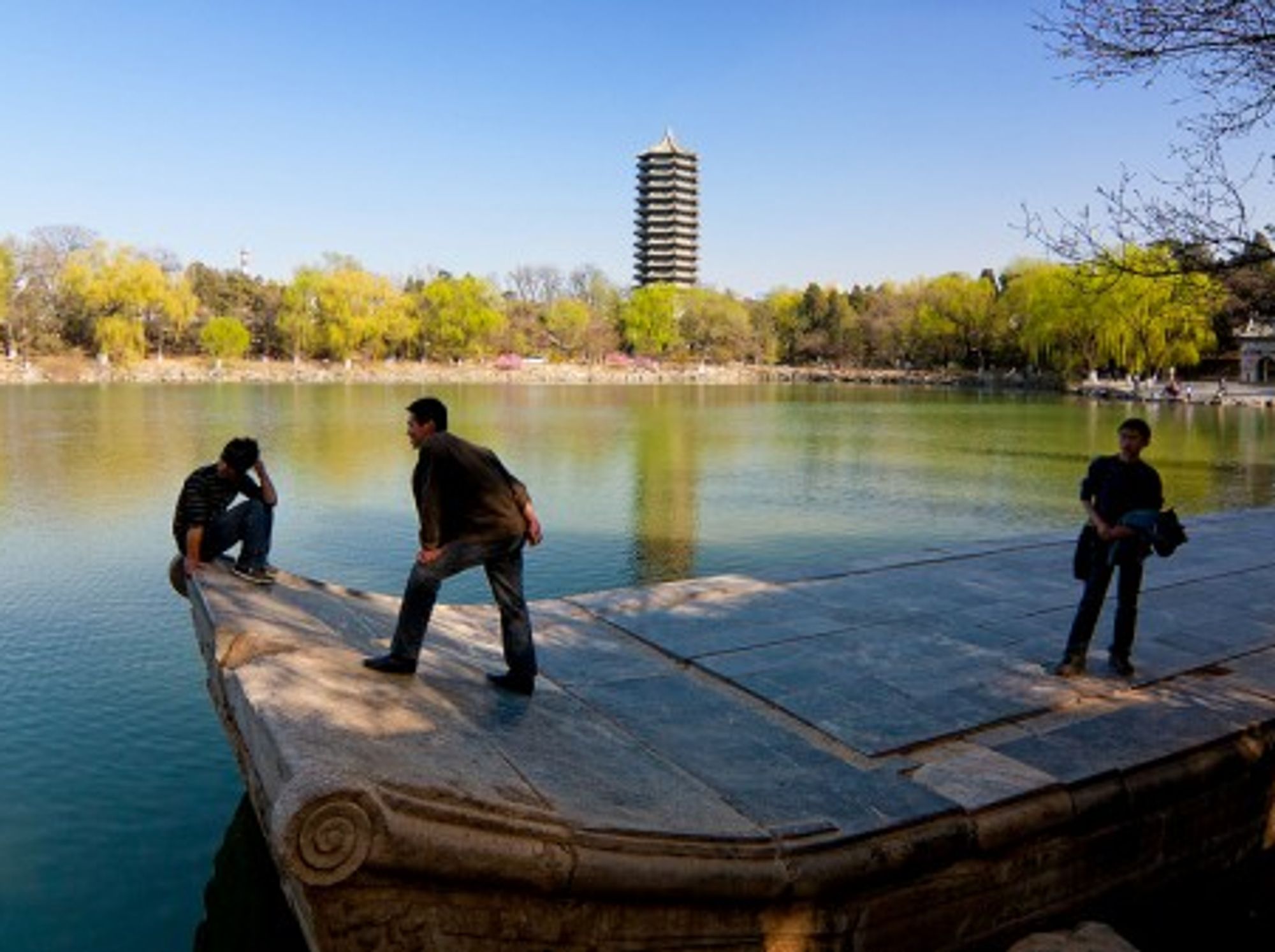 Peking University's lake and pagoda (ML_Duong)