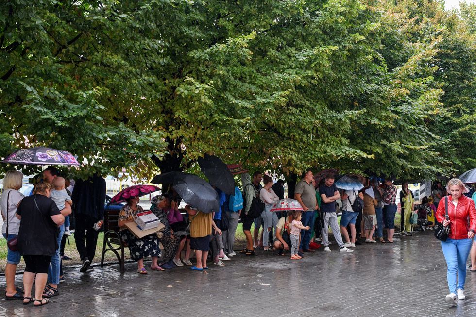 People waiting to receive humanitarian aid in Zaporizhzhia.