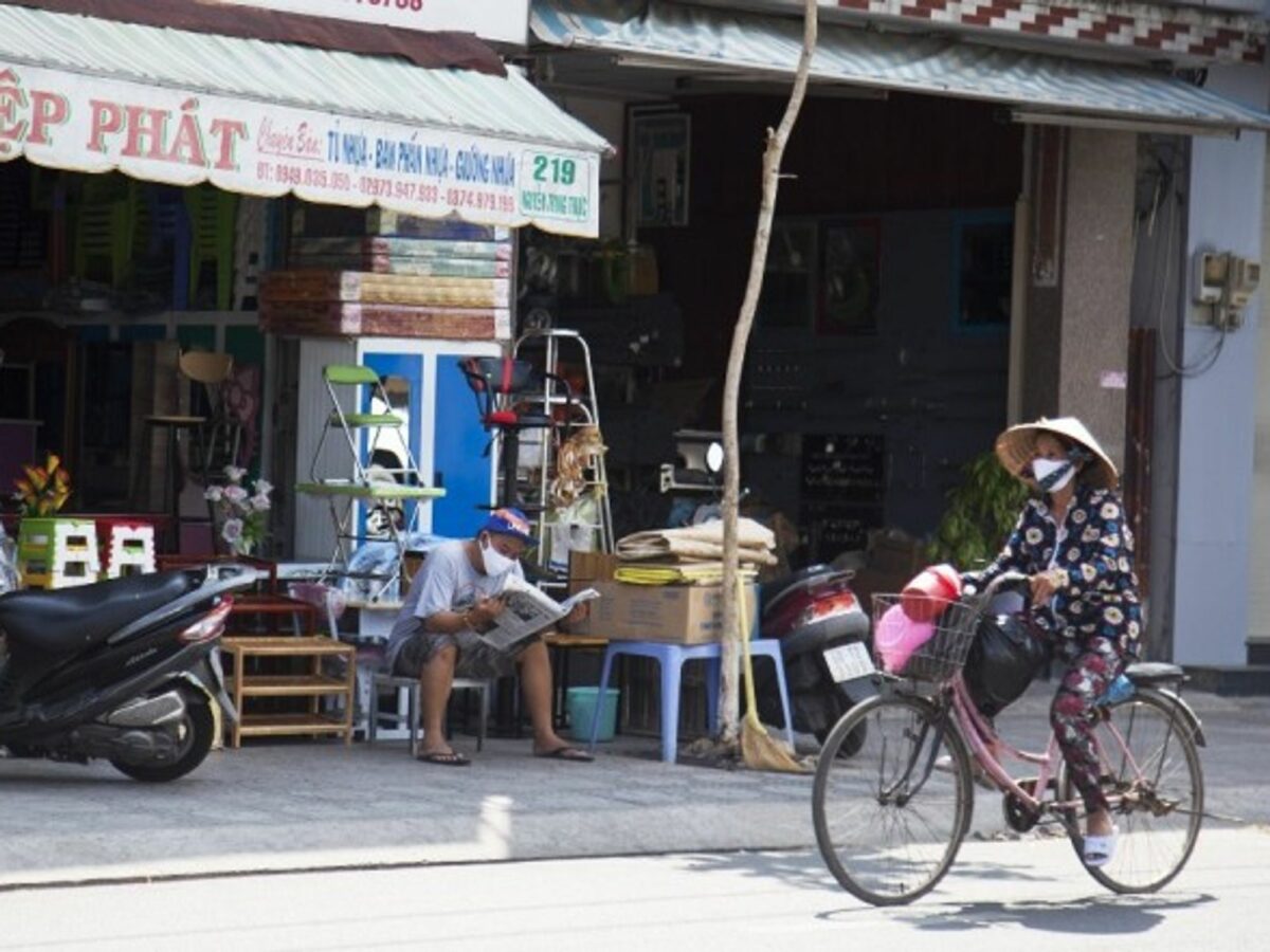 People wear face masks in Vietnam's southern Kien Giang province.