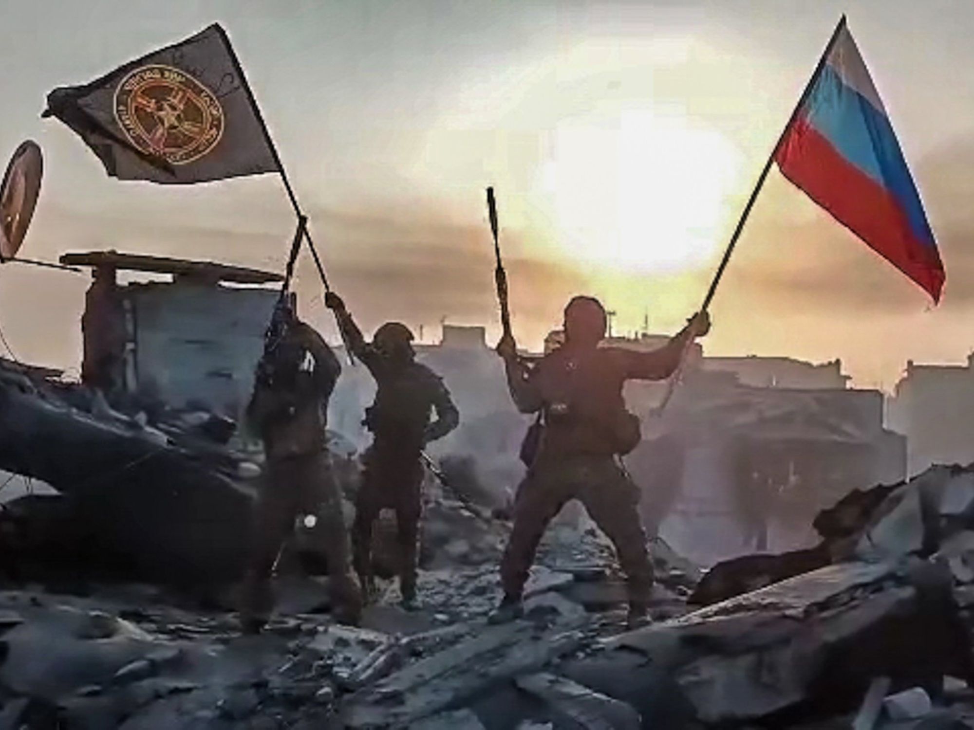 phot of fighters of the Wagner Private Military Company raise a Russian flag over the city of Artyomovsk
