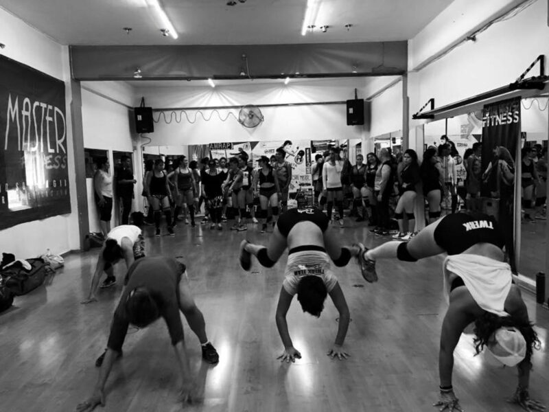 Photo in black and white picturing a group of twerking.