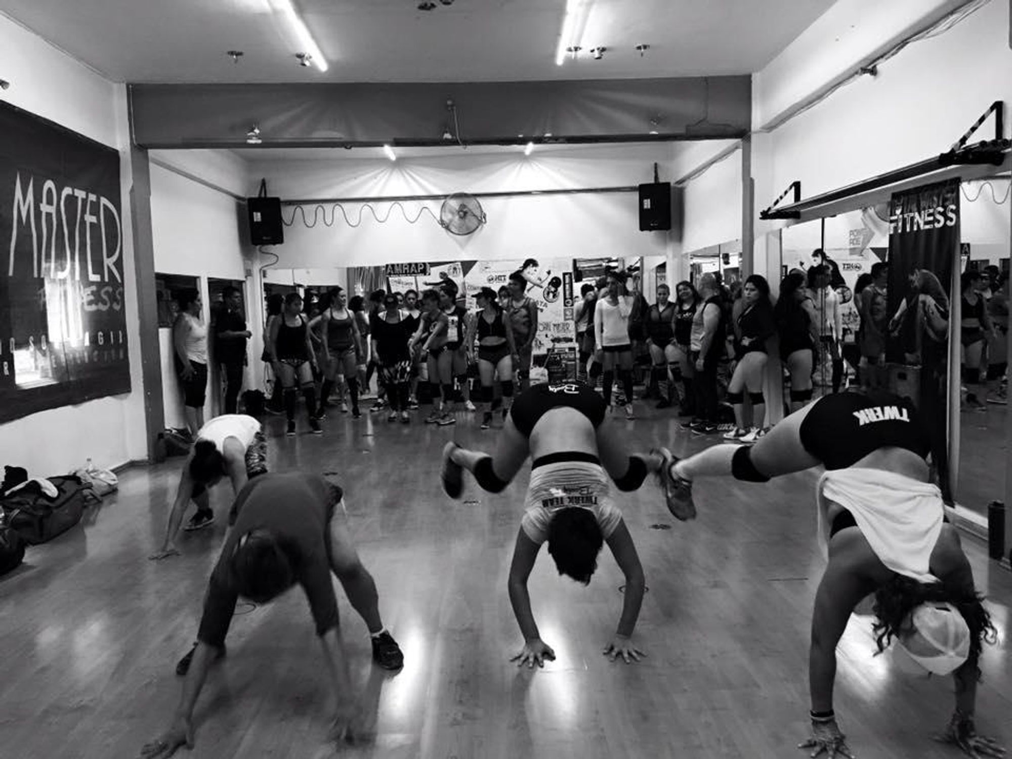 Photo in black and white picturing a group of twerking.