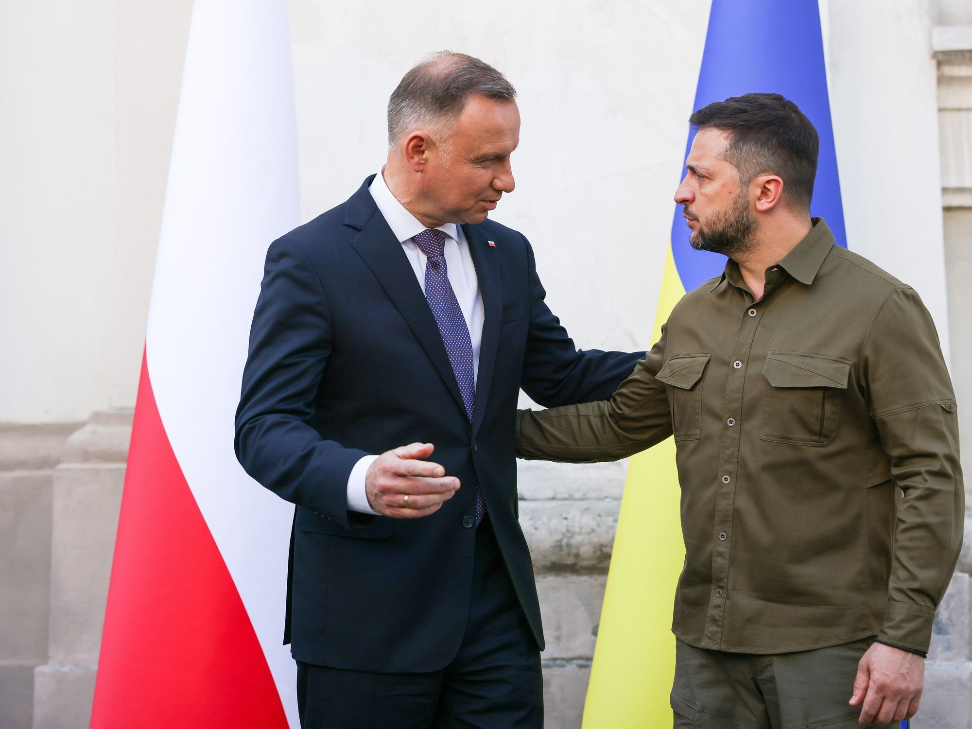photo in front of flags Andrzej Duda and Ukrainian President Volodymyr Zelensky
