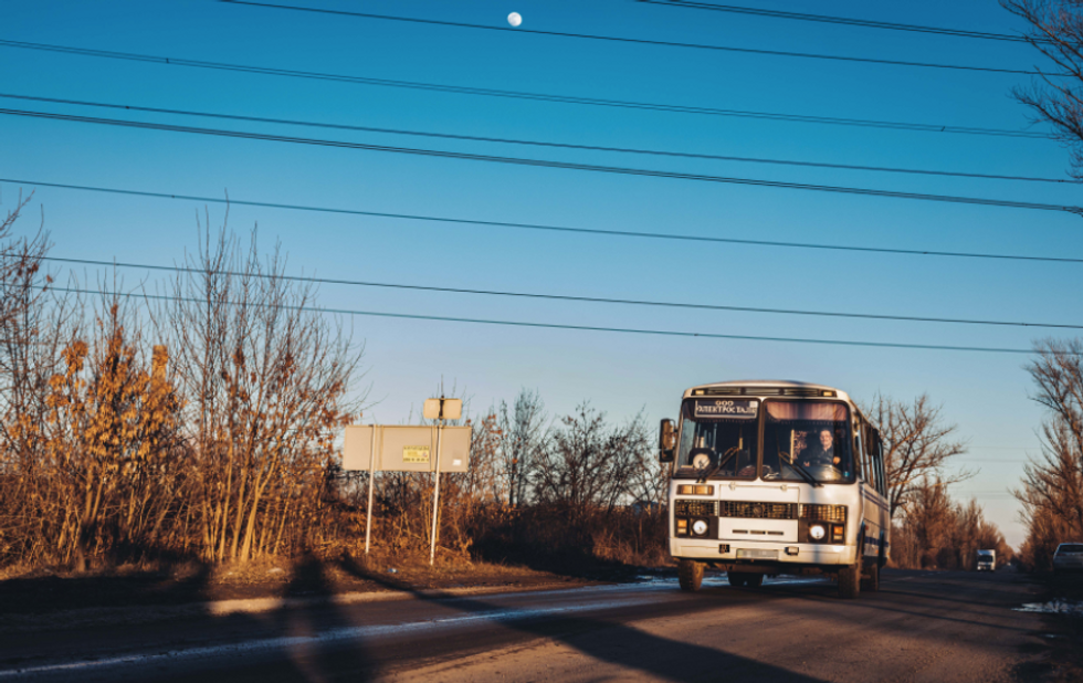 Photo of a bus on the road connecting Kurakhovo to Dachne in Donetsk Oblast, Ukraine