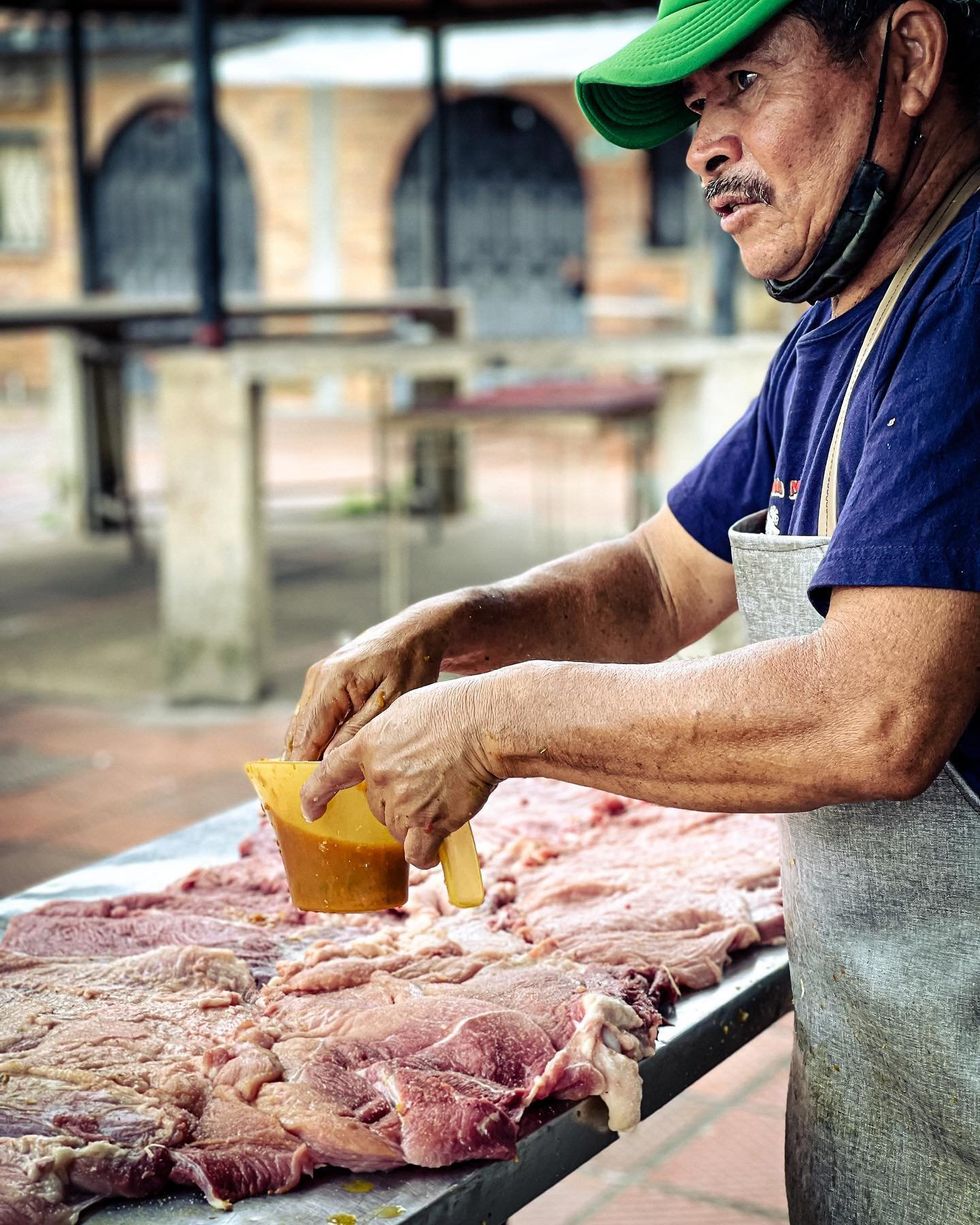Photo of a cook preparing meat in Columbia