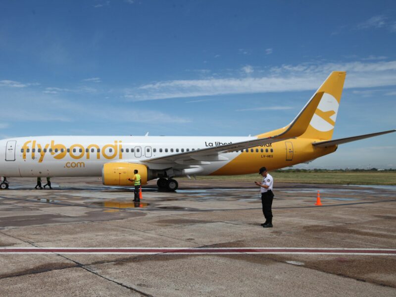 Photo of a Flybondi plane at an airport in Buenos Aires