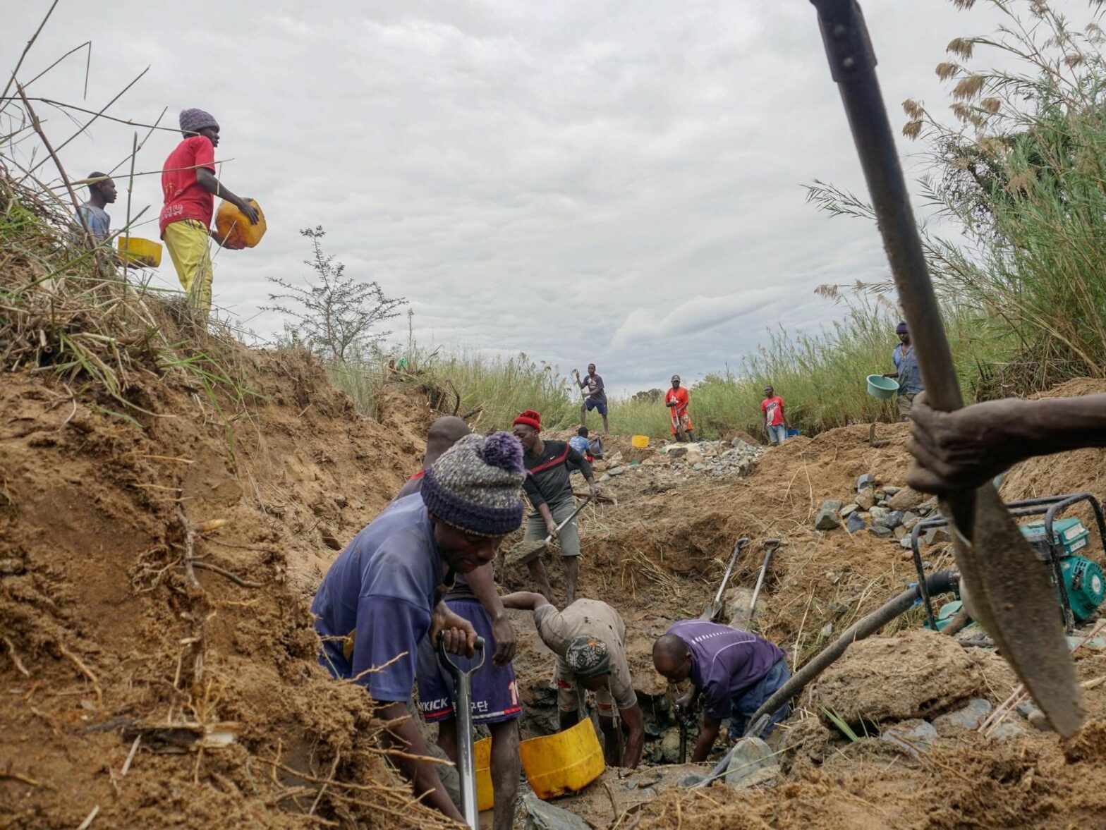 Photo of a group of miners digging for gold.