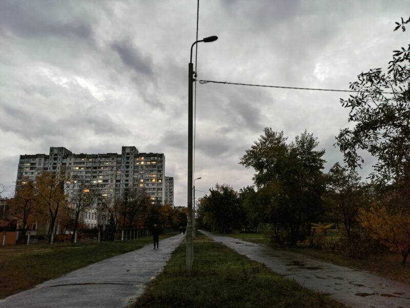 photo of a passerby in a residential area of Kyiv