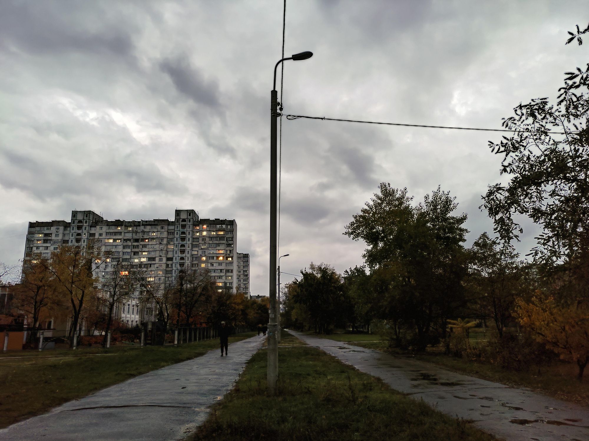 photo of a passerby in a residential area of Kyiv