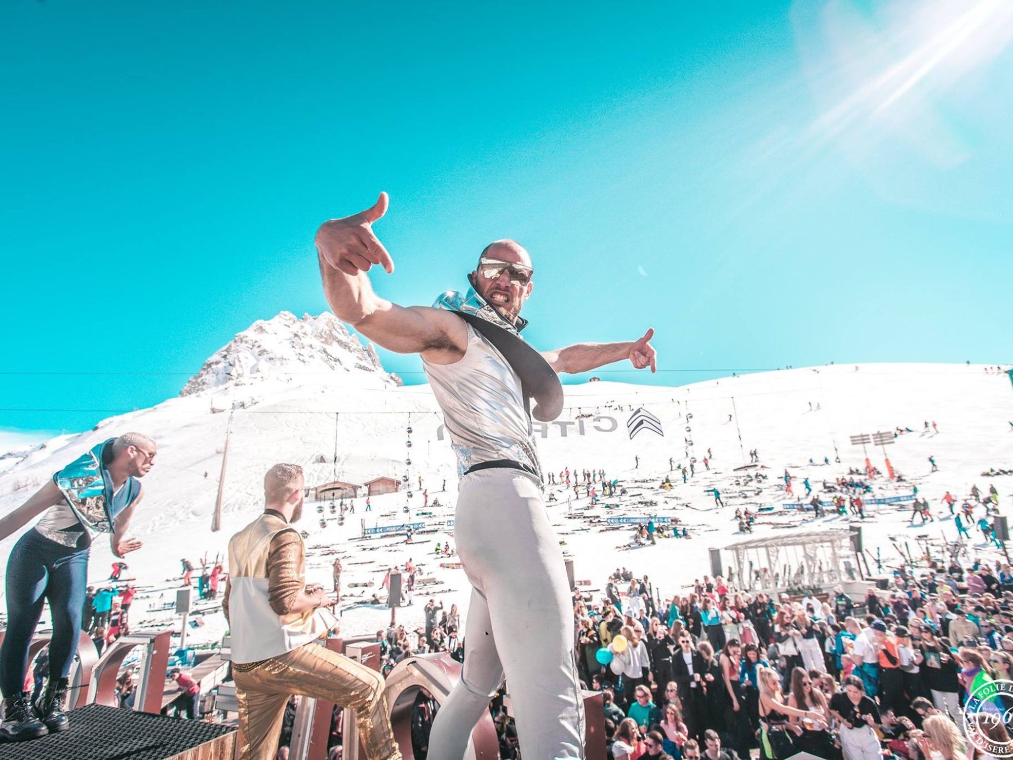 Photo of a performer at restaurant/bar La Fruitière at La Folie Douce Val d'Isère, France, Apr. 9, 2019.