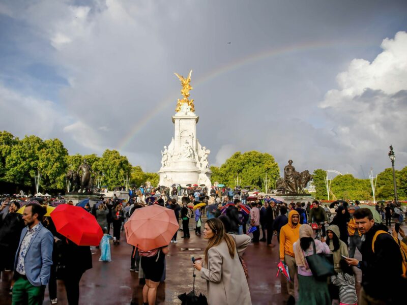 Photo of a rainbow near Buckingham Palace after the announcement of the passing of Queen Elizabeth II