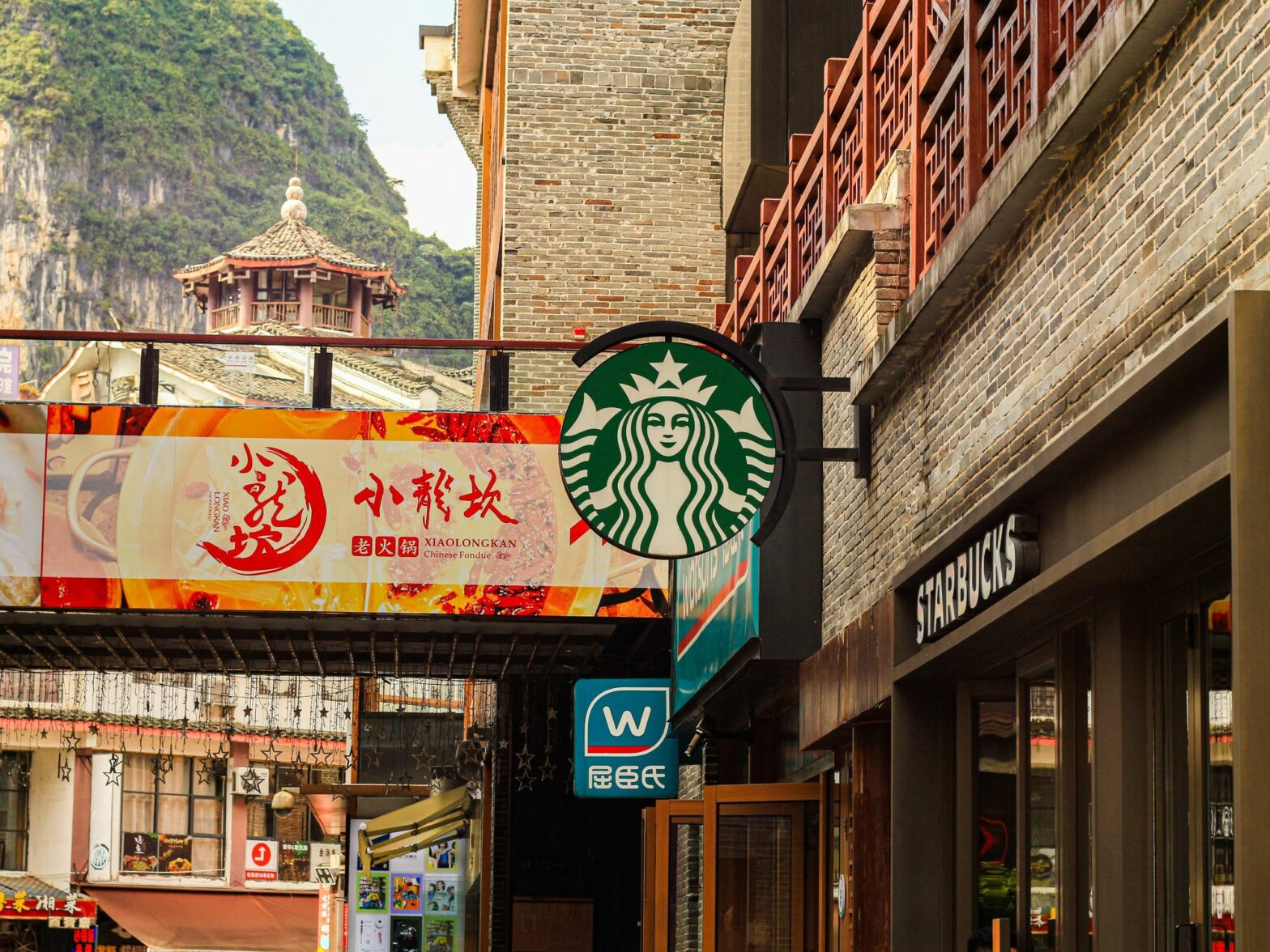 Photo of a Starbucks coffee shop in China