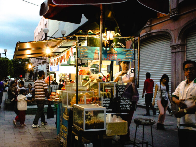 Photo of a street food vendor in a street in Léon, Mexico