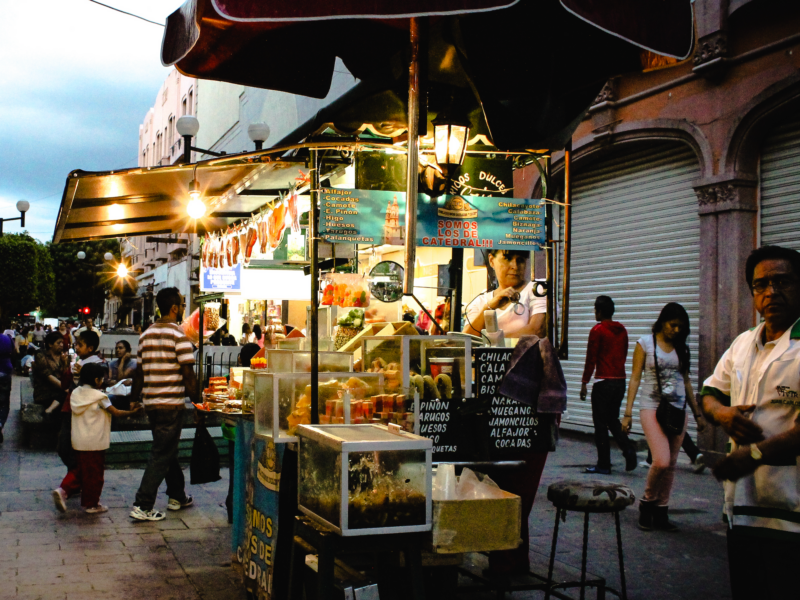 Photo of a street food vendor in a street in Léon, Mexico