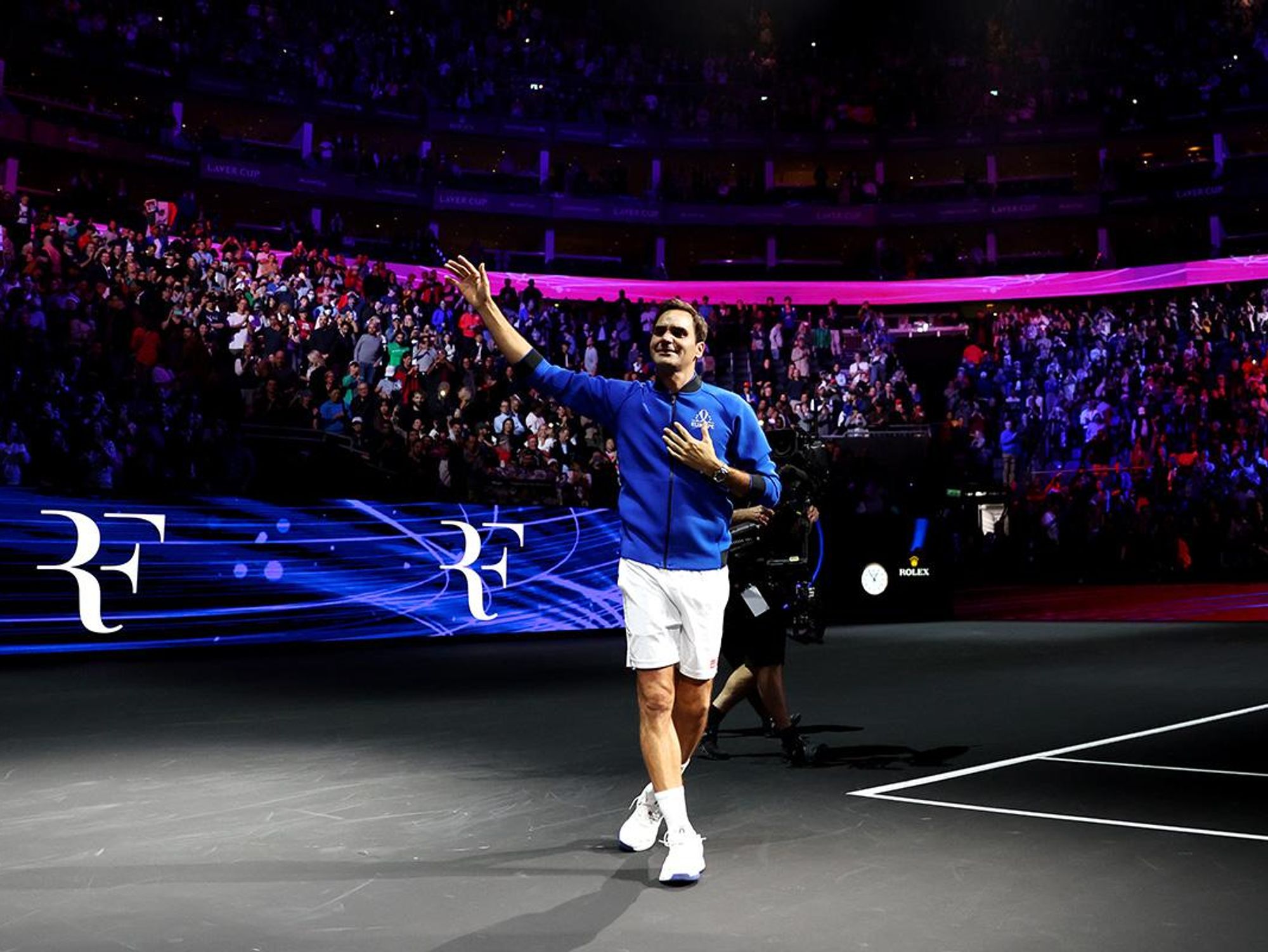 Photo of a tearful Roger Federer after his last career match at the 2022 Laver Cup