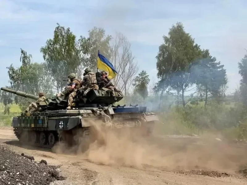 Photo of a Ukrainian tank with Ukrainian flag