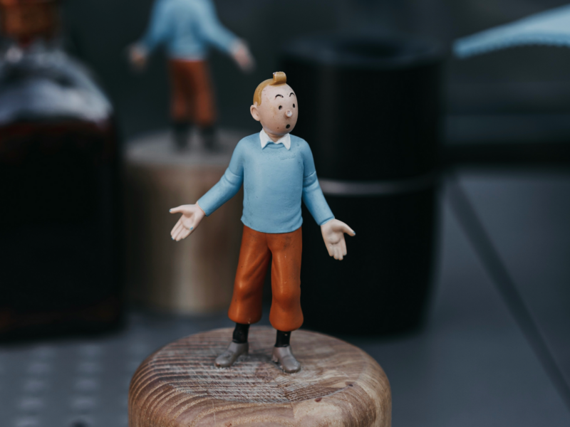 Photo of a wooden figurine of Tintin looking perplexed