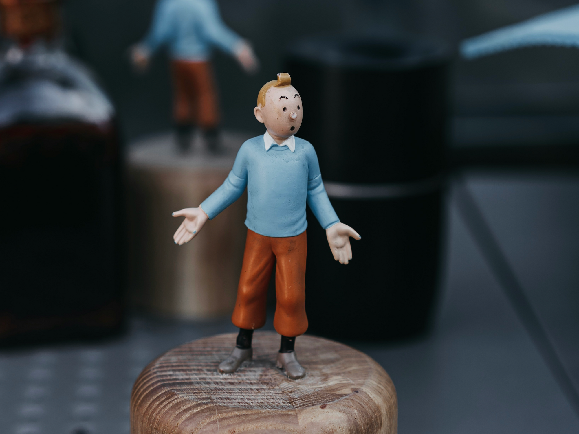 Photo of a wooden figurine of Tintin looking perplexed
