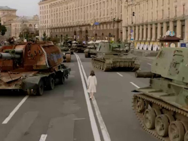 Photo of a young girl In the middle of Russian tanks paraded in Kyiv