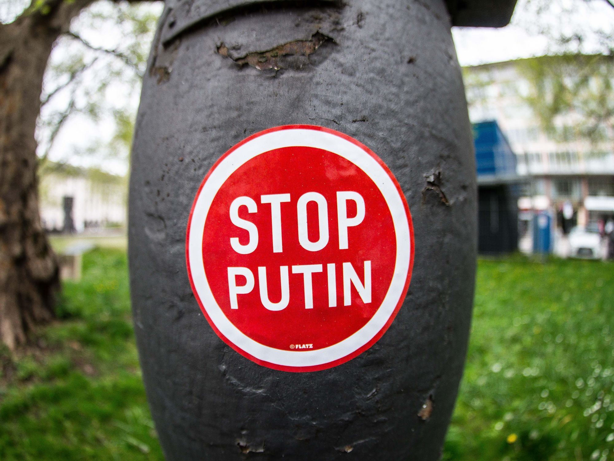 Photo of an anti-Kremlin sticker that reads "Stop Putin" in Munich, Germany