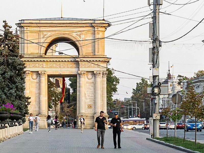 photo of arch of Chisinau