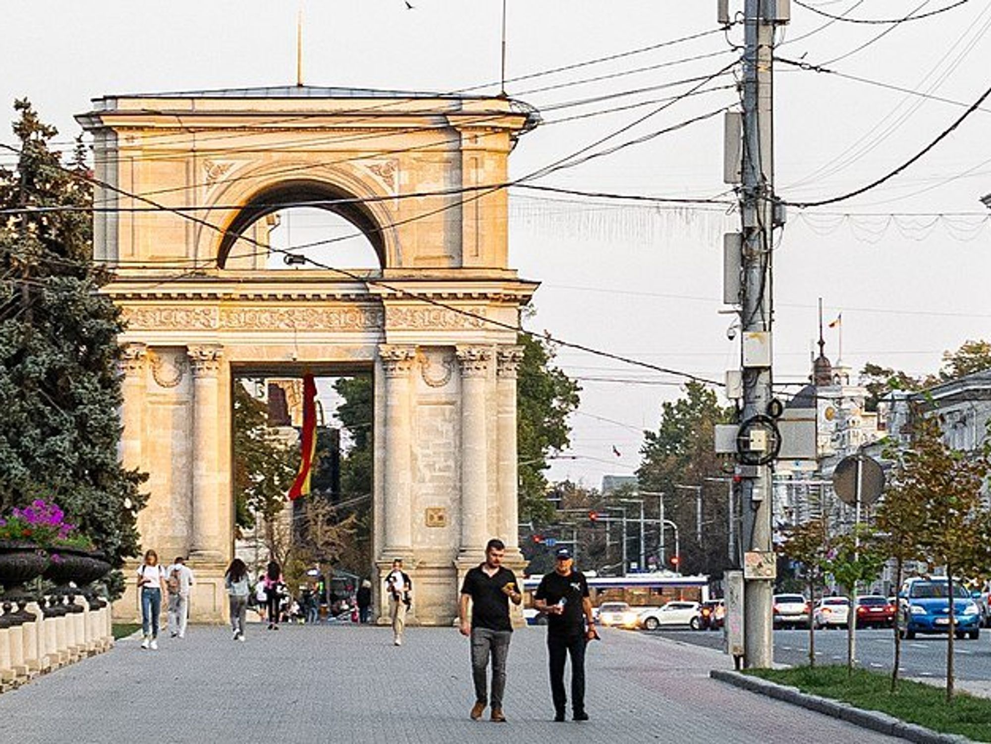 photo of arch of Chisinau