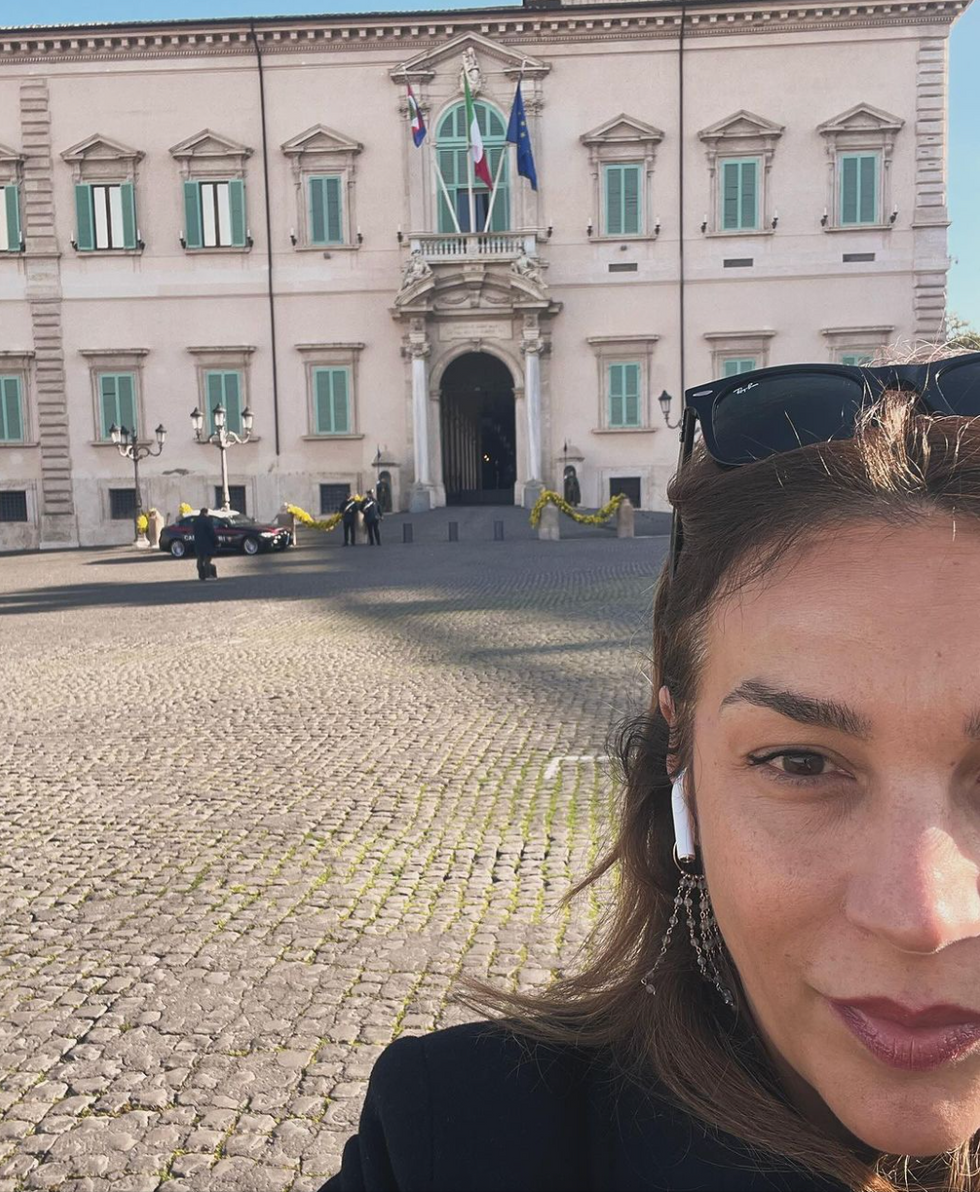 Photo of author Viola Ardone taking a selfie in Rome