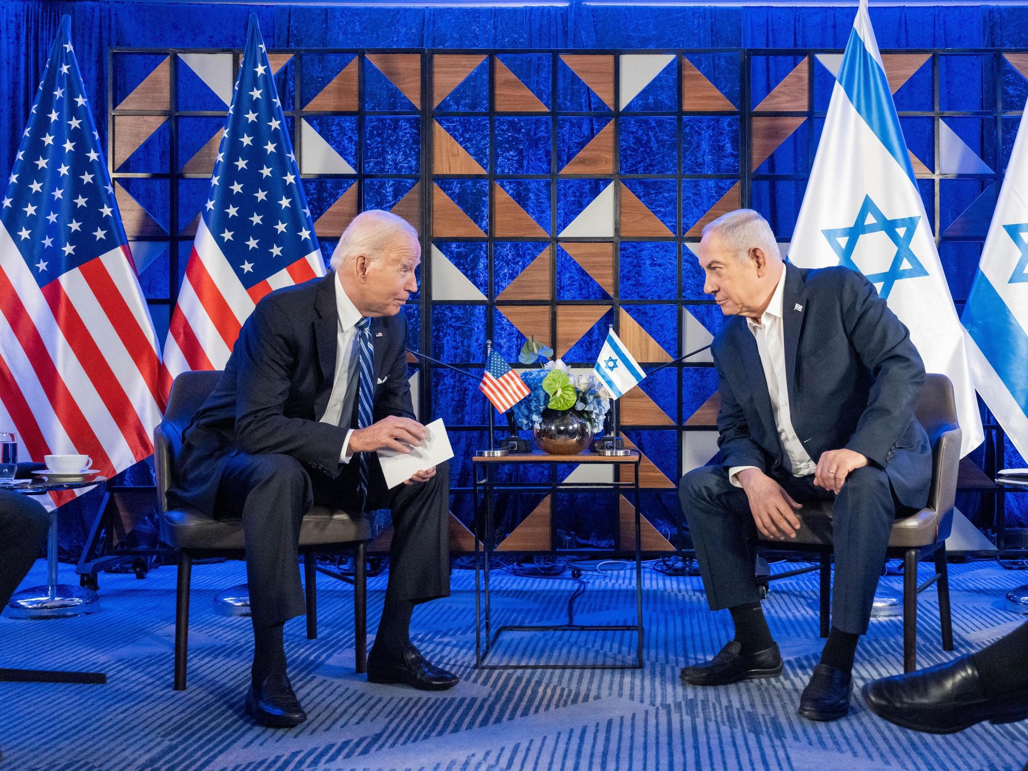 photo of biden and netanyahu leaning in to talk to each other