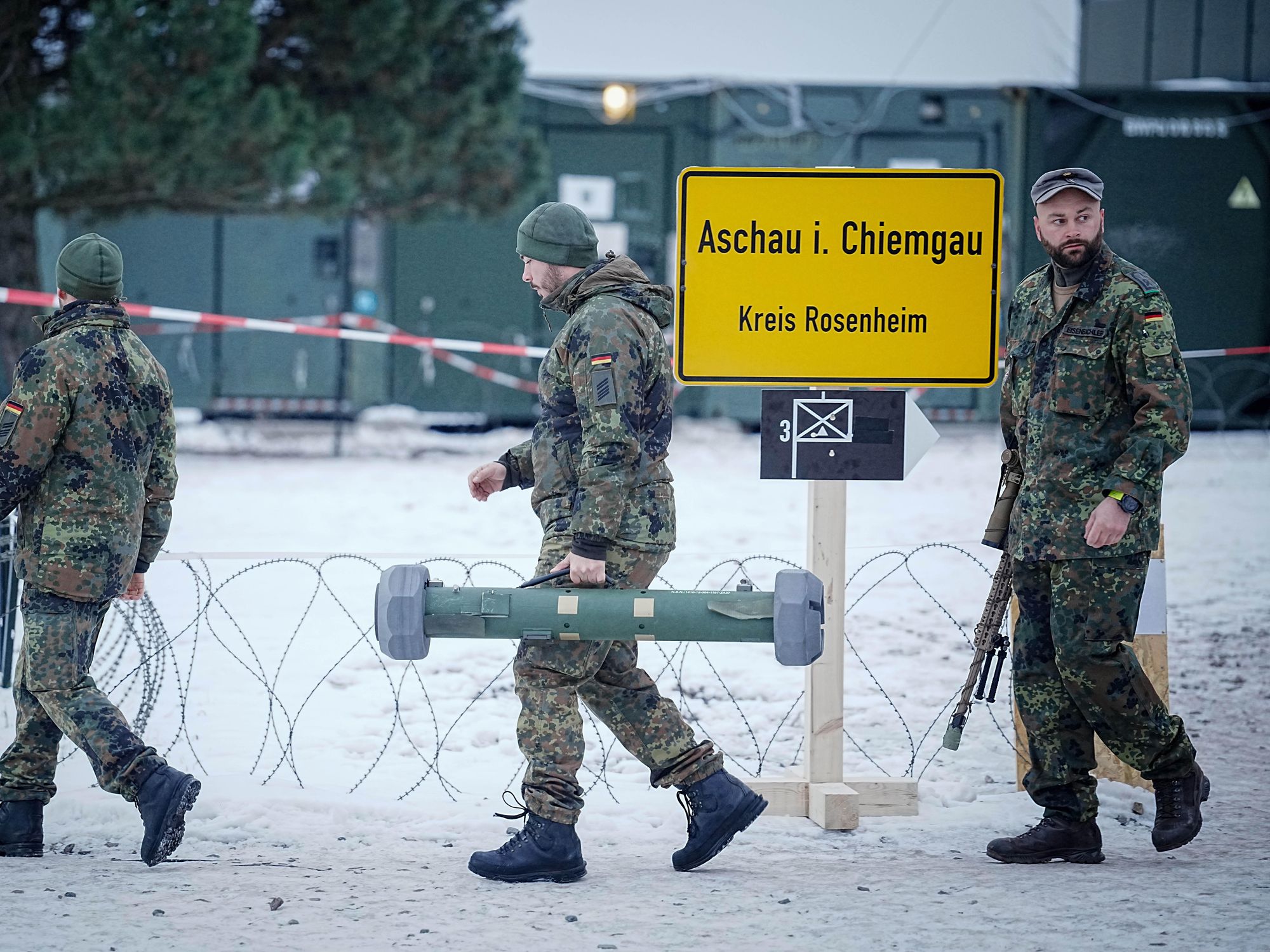 Photo of Bundeswehr soldiers in Lest, Slovakia, with a training anti-tank missile and a G22 sniper rifle.