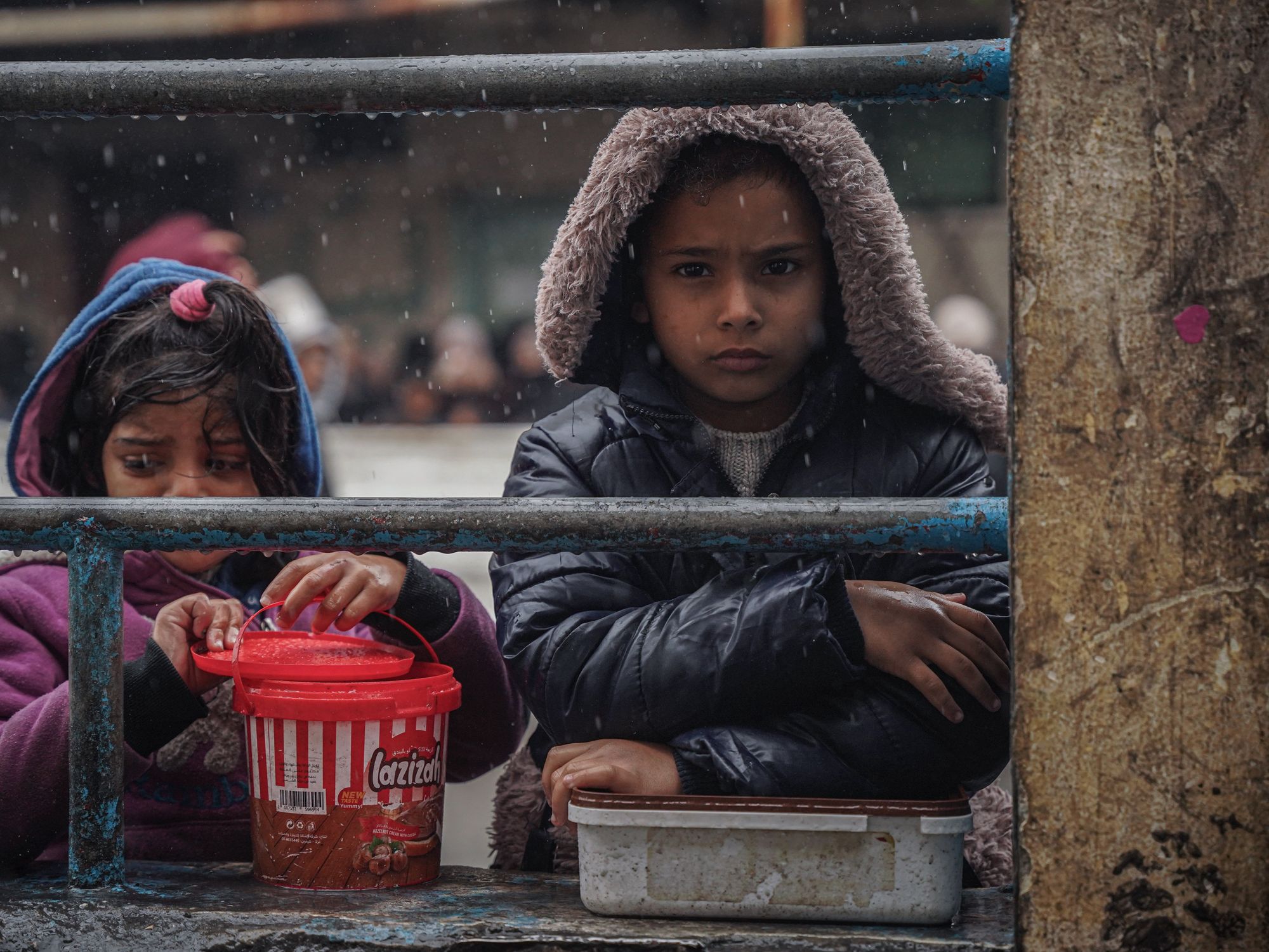 Photo of children waiting in line as international relief agencies organize food distribution in Rafah, Gaza, on Jan. 27