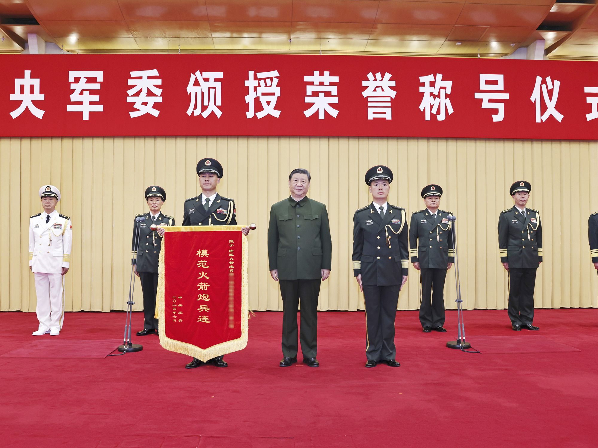 photo of chinese military along with Xi Jinping