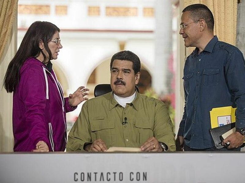 Photo of Cilia Flores (left) and her husband Nicolás Maduro (middle)