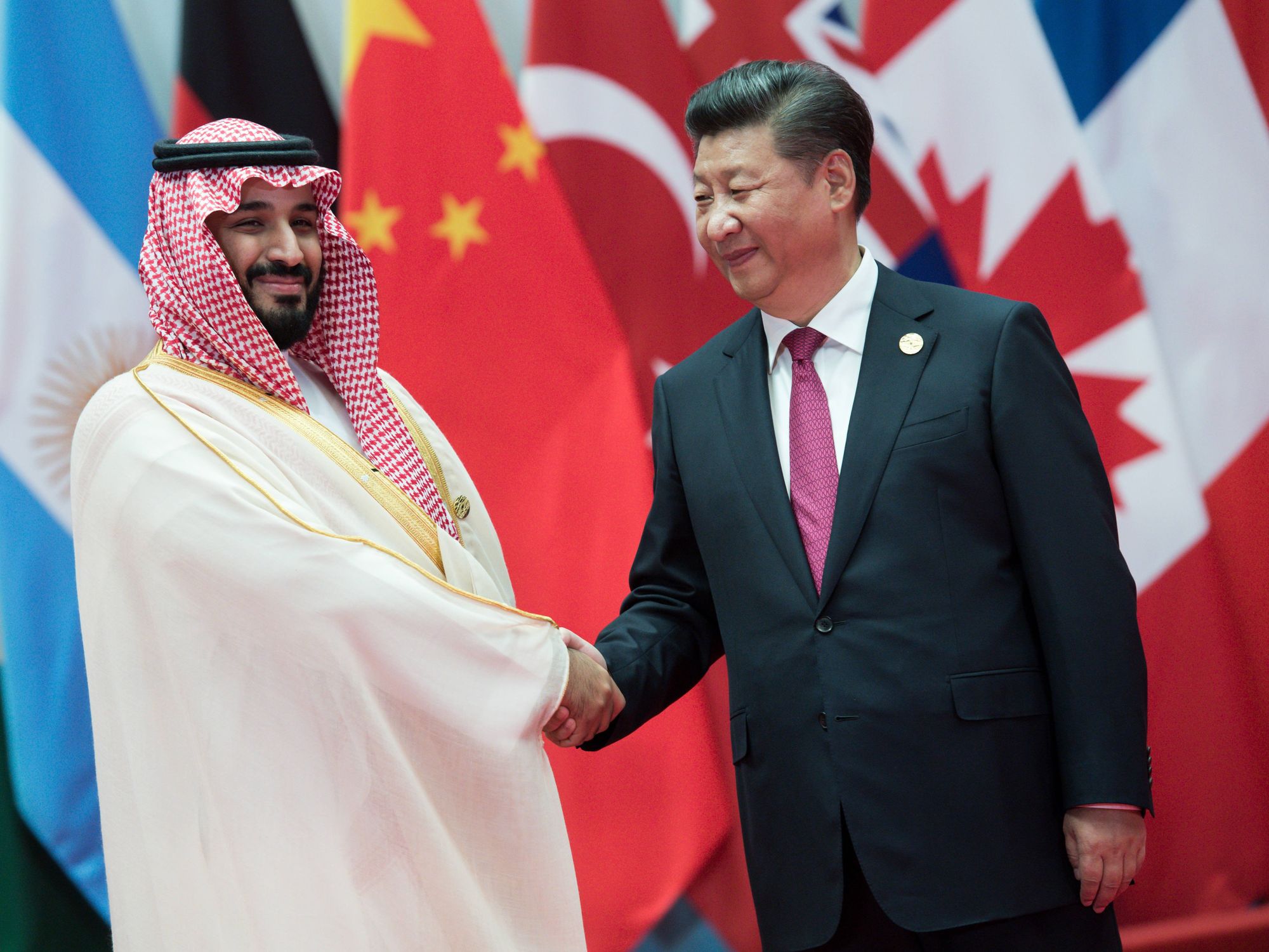 Photo of Crown Prince of Saudi Arabia Mohammad bin Salman Chinese President Xi Jinping shaking hands.
