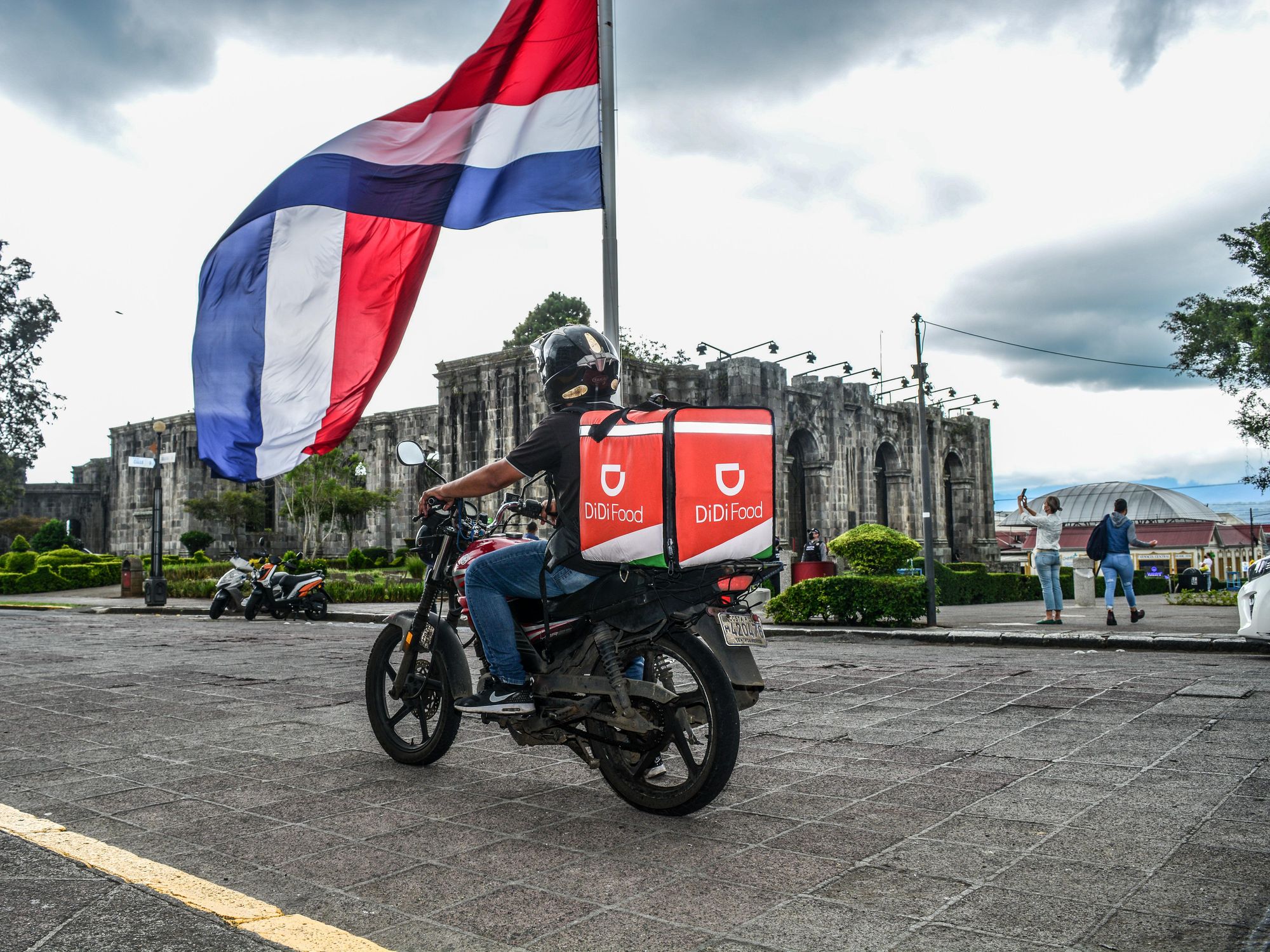 Photo of delivery worker for Didi Food