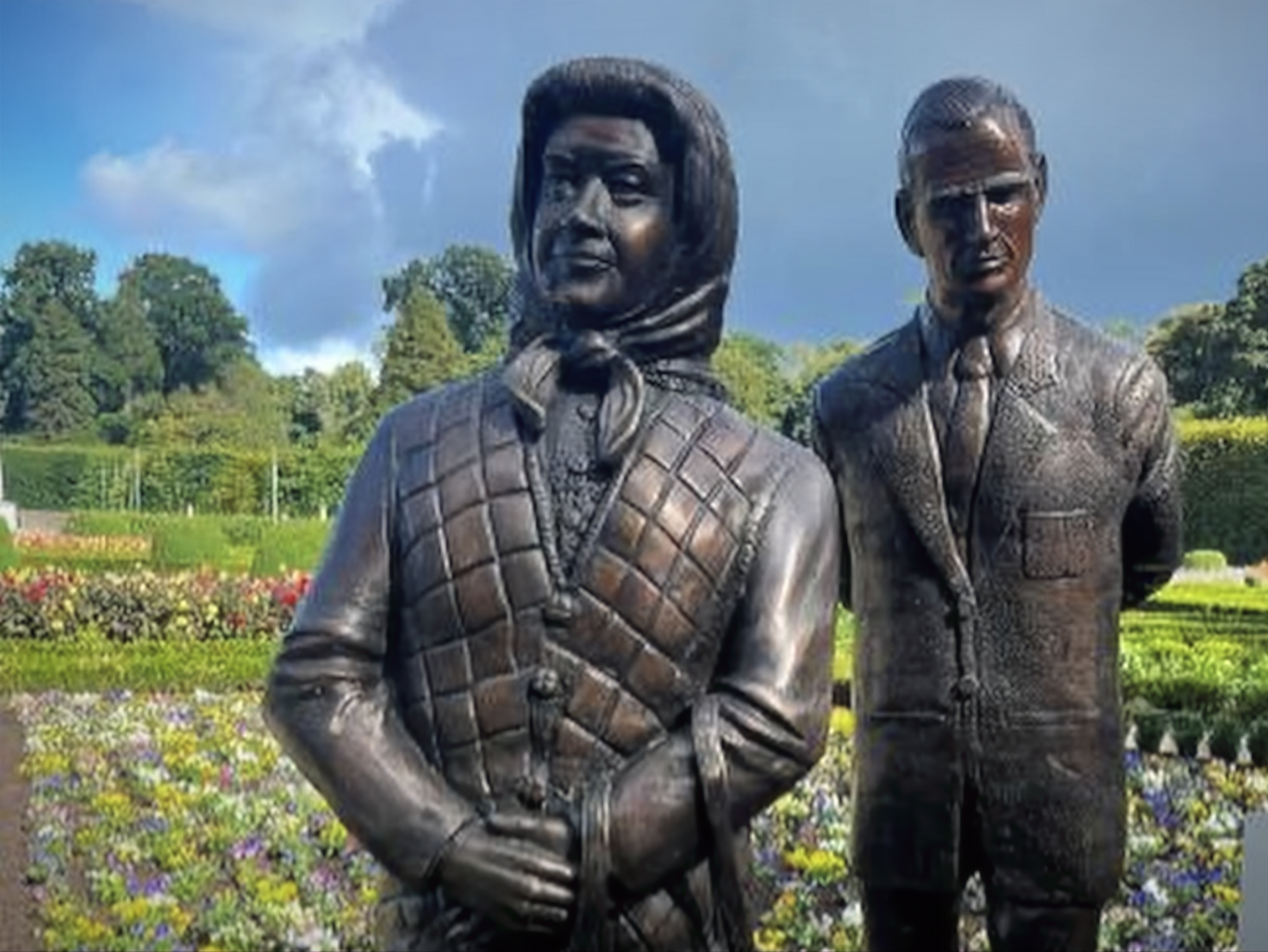 Photo of ​Anto Brennan's new statue of Queen Elizabeth II and Prince Philip near Belfast.